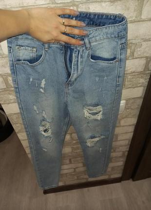 Светлые джинсы мом1 фото