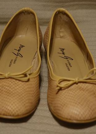 Акуратні витончені шкіряні туфлі mary g by ultimate collection англія 6 1/2 р.2 фото