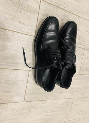 Туфли calvin klein 41 идеальное состояние.длина 26 см, в носке были два раза.