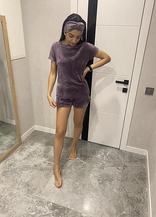 Велюровая пижама-костюм для дома