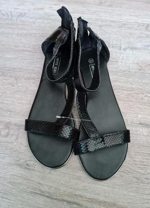 Босоніжки плоскі босоножки на замке merry scott