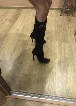 Шикарні замшеві чоботи