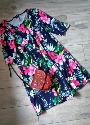 Яркое брендовое платье хорошего качества