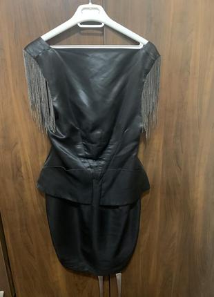 Дизайнерське плаття з ланцюжками