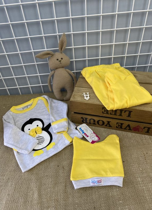 Шикарный ясельный костюм! кофта- распашонка, ползуны и шапочка.