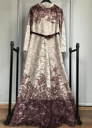 Необыкновенно красивое платье{ кружево}