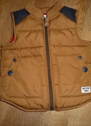 Next крутая жилетка некст на 3-6 мес