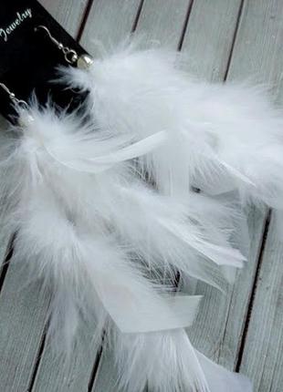 Серьги из белых натуральных перьев2 фото