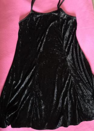 Велюровое черное платье сарафан на бретелях клиньями