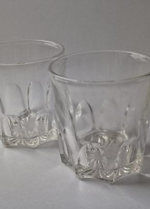 Чотири скляних склянки (4х0,75мл)