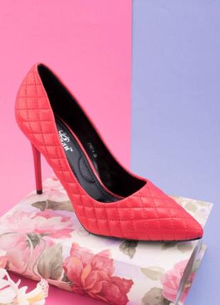 Стильні червоні туфлі човники на шпильці модні хіт новинка2 фото