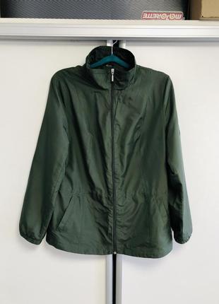 Куртка темно-зеленого кольору