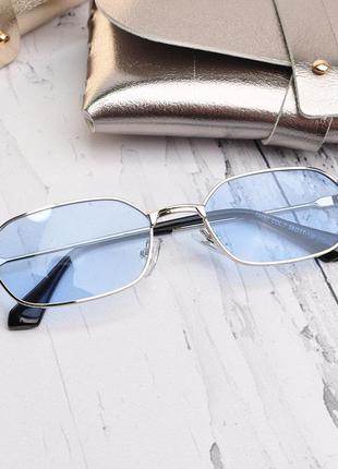 Солнцезащитные очки узкие с голубыми линзами