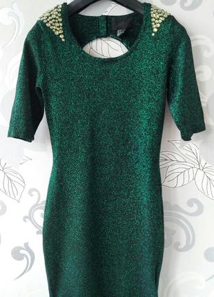 Зелёное изумрудное вечернее короткое мини платье с открытой спиной с камнями