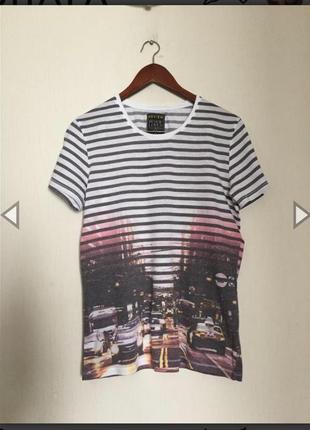 Смугаста футболка урбан принт