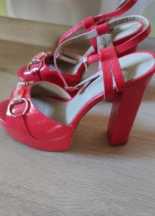 Босоніжки жіночі шкіряні на каблуку antonio biaggi