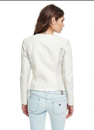 Біла куртка-косуха з штучної шкіри guess з сіткою з боків і на рукавах3 фото