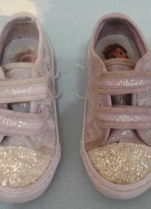 Продам дитячі кросівки ельза і анна,устілка 15,5 см,ціна 100 грн