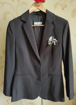 Подовжений піджак приталеный колір шоколаду