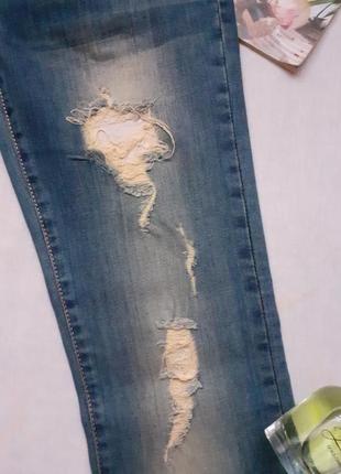 Шикарные  брендовые джинсы  с рваностями и стразами 🌹3 фото