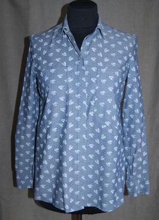 Нарядна блузка з квітковим принтом на кнопках