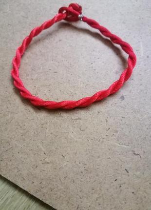 Червона нитка — талісман у вигляді червоної нитки1 фото