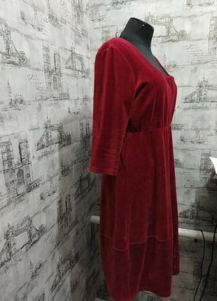 Красное бордовое велюровое платье с красивым вырезом2 фото