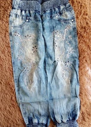 Ошатні джинсові бриджі