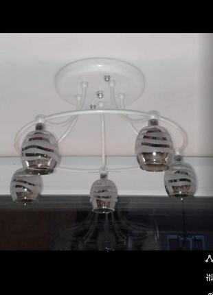 Изящная люстра на на 5 плафонов