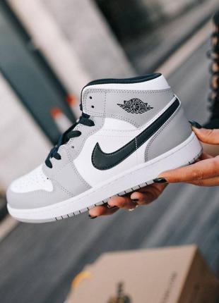 Серые кроссовки air jordan