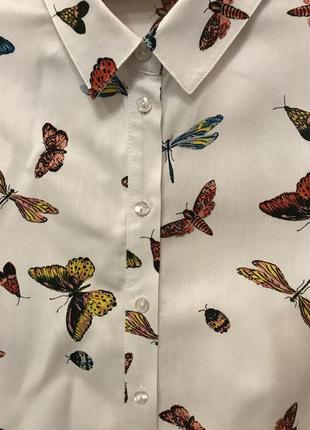 Нереально красивая и стильная брендовая блузка в бабочках...100% вискоза.4 фото
