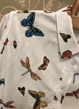 Нереально красивая и стильная брендовая блузка в бабочках...100% вискоза.5 фото