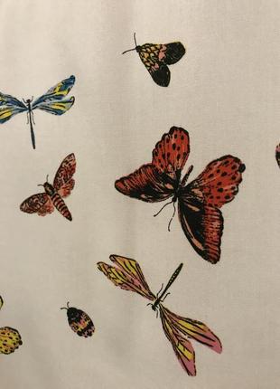 Нереально красива і стильна брендовий блузка в метеликах...100% віскоза.