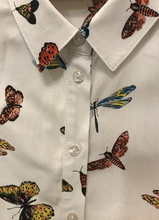 Нереально красивая и стильная брендовая блузка в бабочках...100% вискоза.6 фото