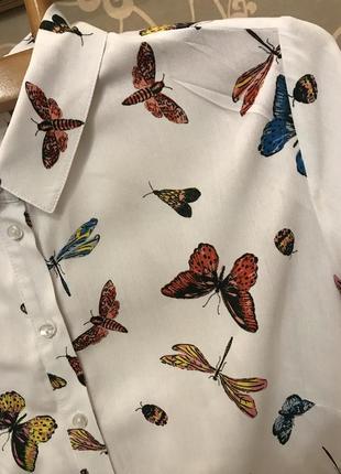 Нереально красивая и стильная брендовая блузка в бабочках...100% вискоза.8 фото