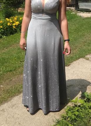 Вечірня сукня.