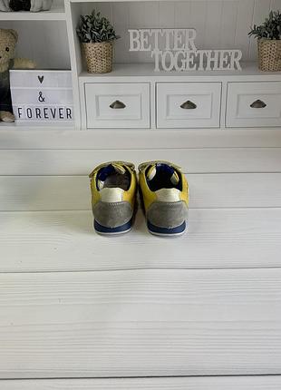 Кроссовки 4