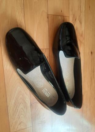 Лаковые черные туфли2 фото