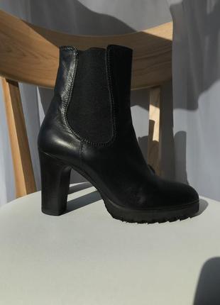 Женские демисезонные кожаные сапоги чёрные каблук 9 см стелька 23,5 см 36 размер3 фото