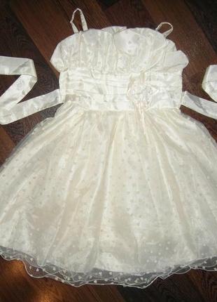 Нарядное , пышное платье на 5-6 лет молочного цвета2 фото