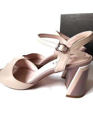 Шкіряні босоніжки