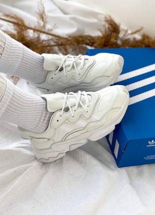 Женские кроссовки adidas ozweego white