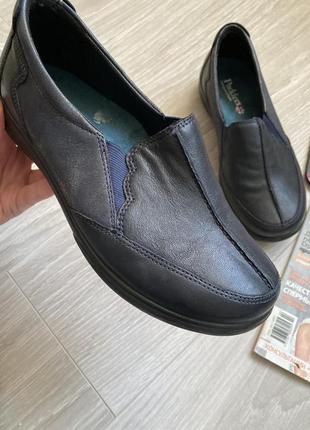Шкіряні туфлі мокасини clarks