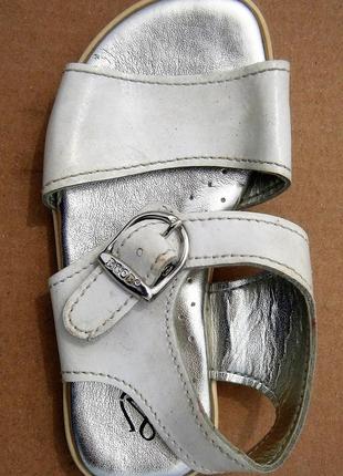 Босоніжки amonte оригінал натуральна шкіра made in italy нові розмір 24 білі