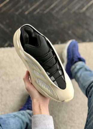 Чоловічі кросівки yeezy 700