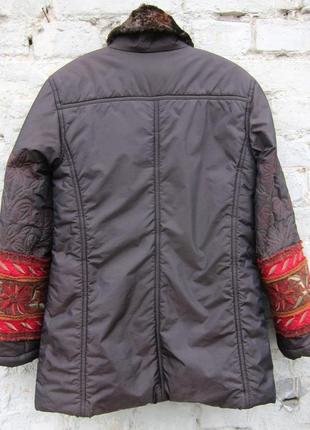 Курточка демісезонна с декорованими рукавами2 фото
