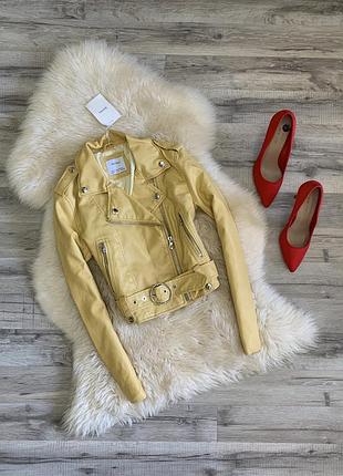Яркая стильная косуха bershka
