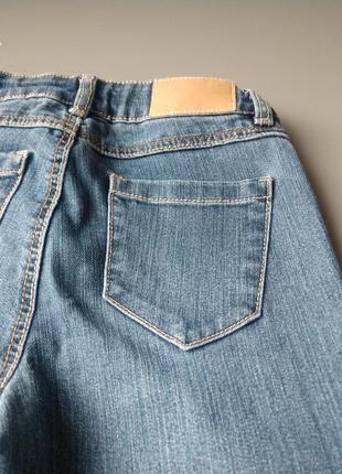 Класичні джинси на дівчинку з сердечком на коліні9 фото