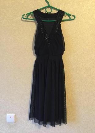 Маленькое чёрное платье с бусинами из фатина1 фото