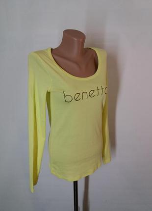 Яркий желтый лонгслив от benetton